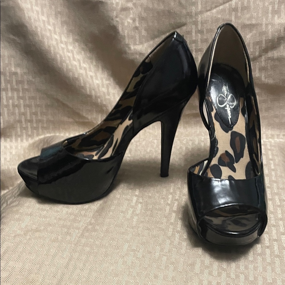 Jessica Simpson Black Patent Peep-Toe Platform Pumps